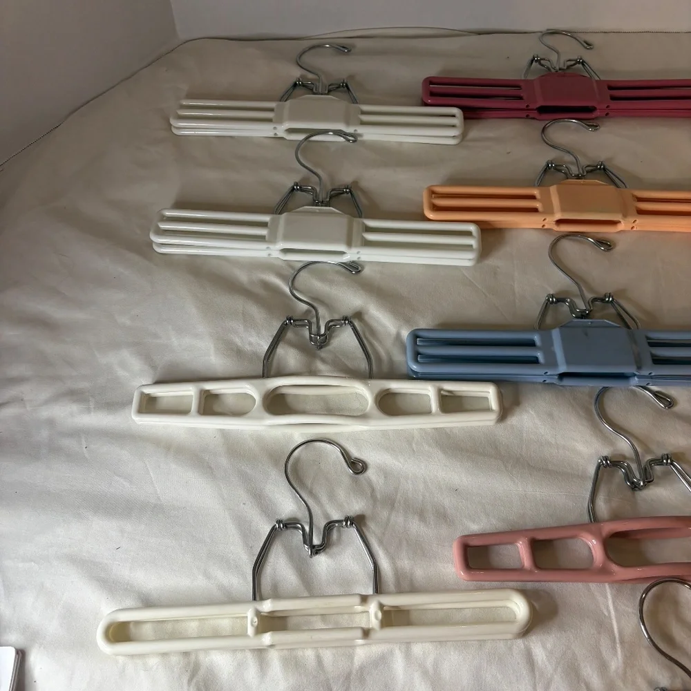 14 X Vintage Tamor style Plastic Clamp Hangers Pants Skirt 11